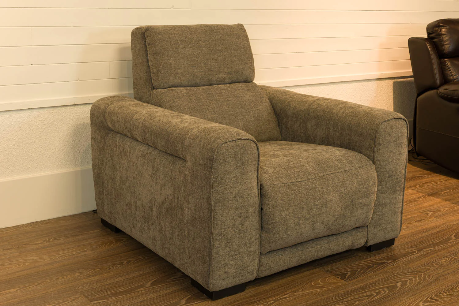 Fauteuil Inclinable - VENTE FINALE - MODÈLE DE PLANCHER ST-HYACINTHE - VENDU TEL QUEL - Image 4