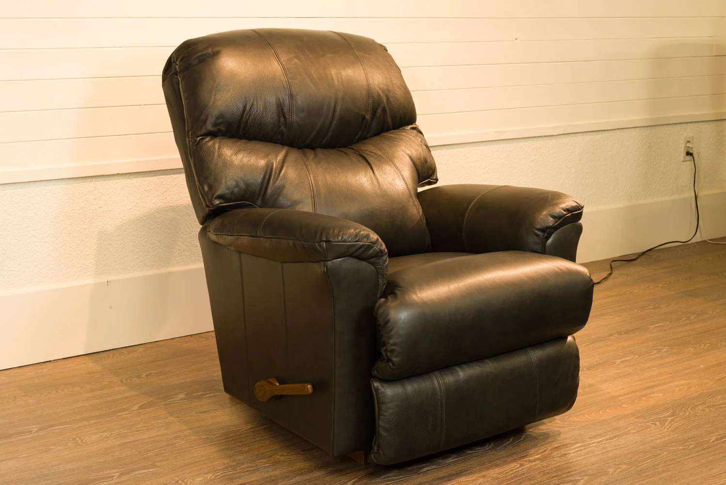 Fauteuil Inclinable - VENTE FINALE - MODÈLE DE PLANCHER ST-HYACINTHE - VENDU TEL QUEL - Image 3