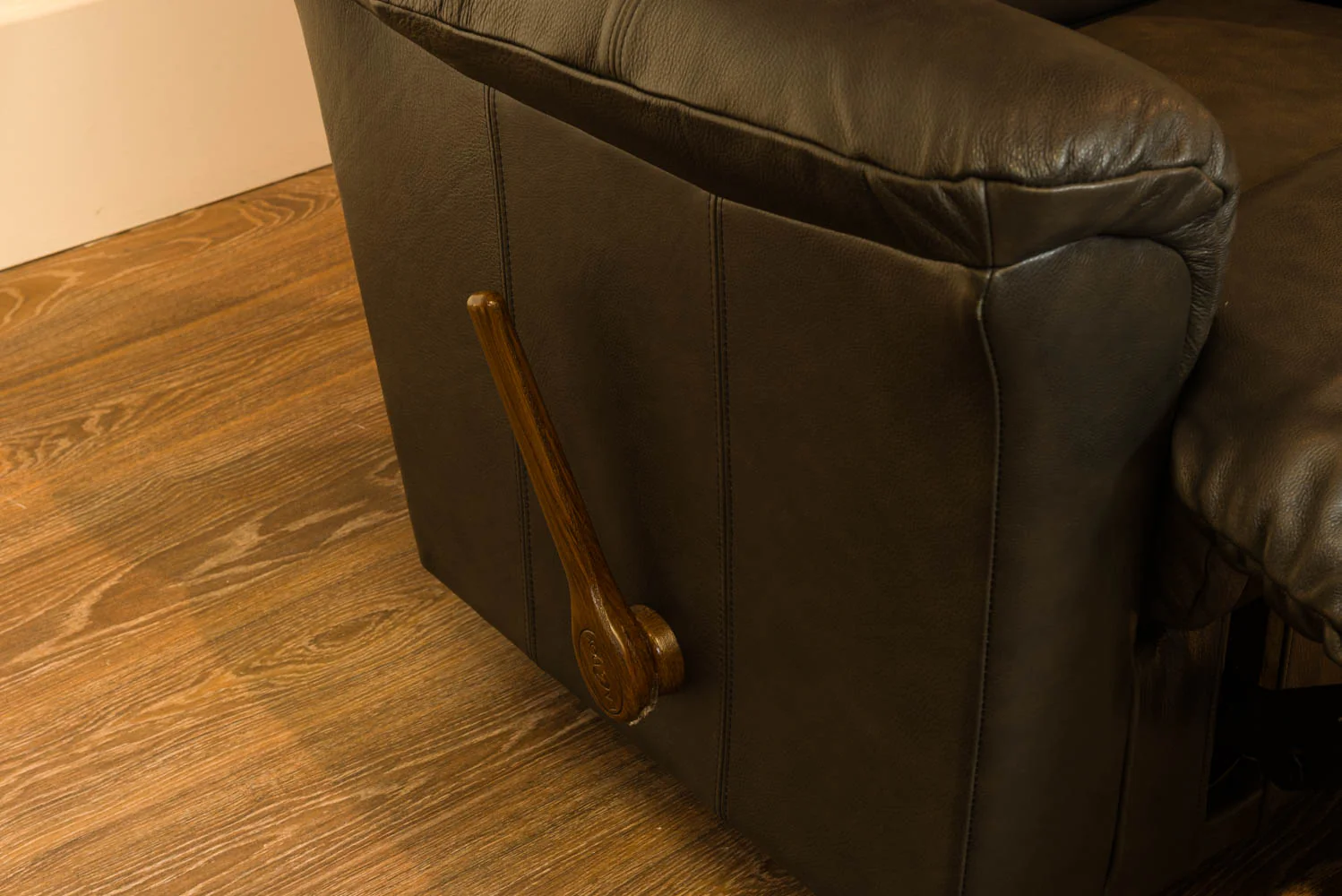 Fauteuil Inclinable - VENTE FINALE - MODÈLE DE PLANCHER ST-HYACINTHE - VENDU TEL QUEL - Image 4
