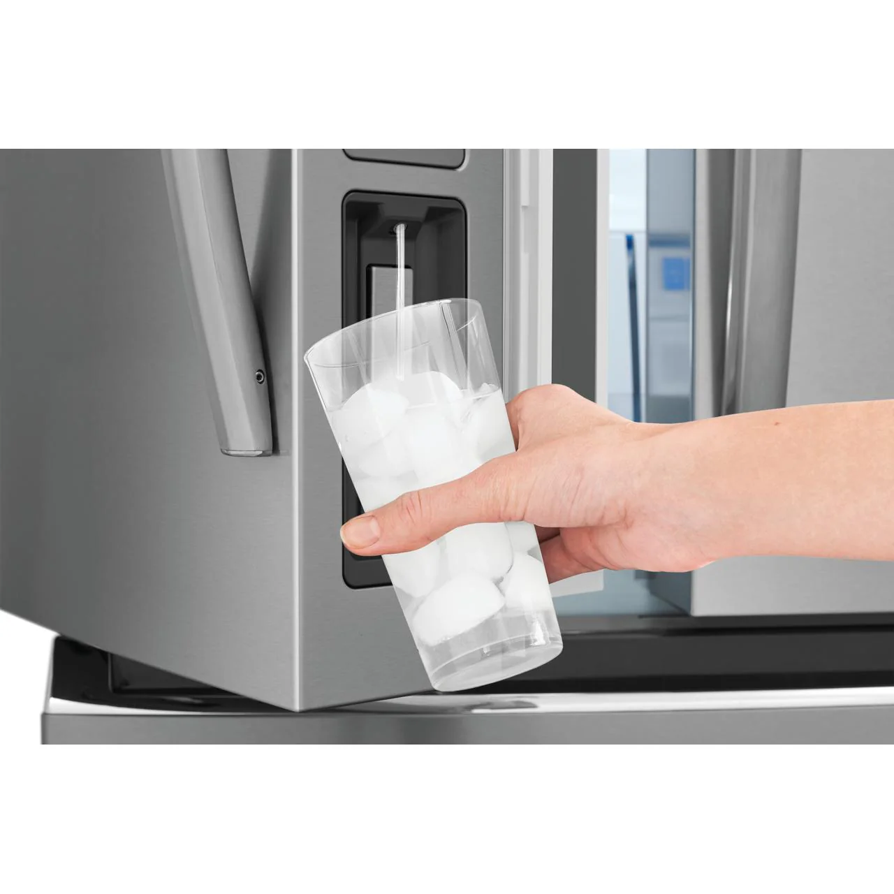 Frigidaire Gallery Réfrigérateur à profondeur de comptoir, quatre portes avec porte à deux battants de 36 pouces, 22,1 pi. cu. avec machine à glaçons interne GRMG2272CF - Image 8