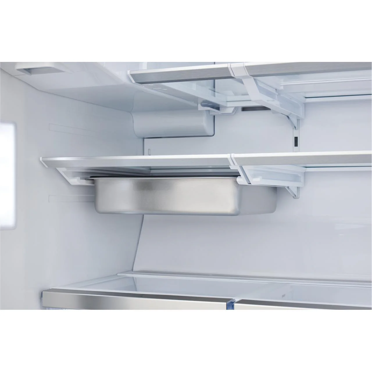 Frigidaire Gallery Réfrigérateur quatre portes avec porte à deux battants à profondeur de comptoir de 36 pouces, 21,5 pi. cu. avec machine à glaçons GRQC2255BF - Image 9