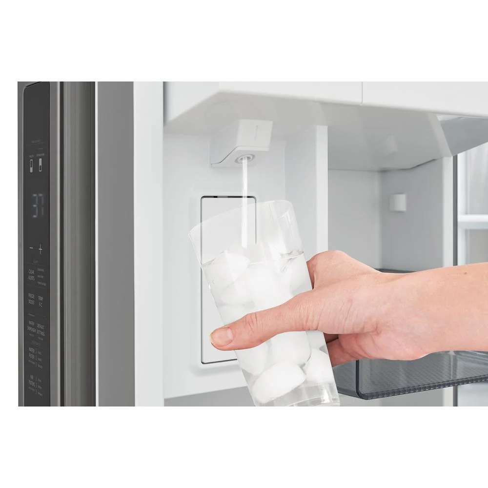 Frigidaire Professional Réfrigérateur trois portes avec porte à deux battants à profondeur de comptoir de 36 pouces, 23 pi. cu. PRFG2383AF - Image 6