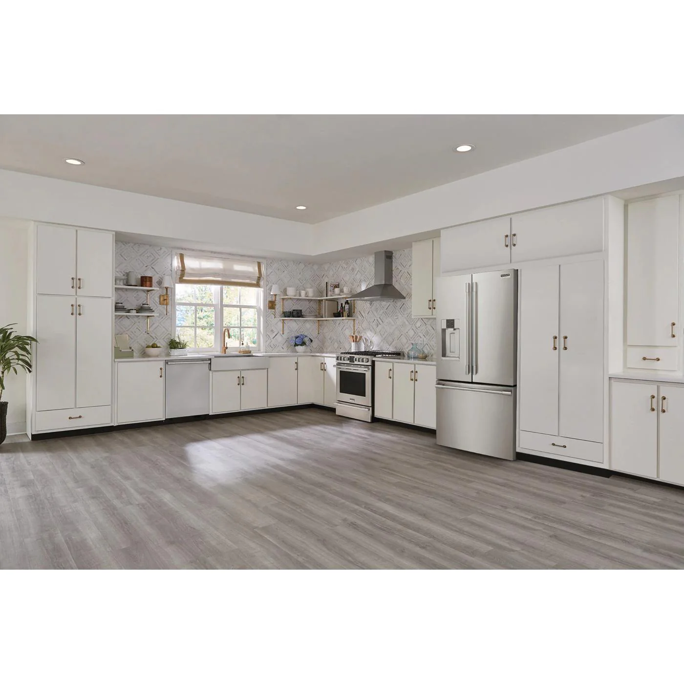 Frigidaire Professional Réfrigérateur trois portes avec porte à deux battants à pronfondeur de comptoir de 36 po., 22.6 pi.cu. avec distributeur d'eau et de glaçons PRFC2383AF - Image 5