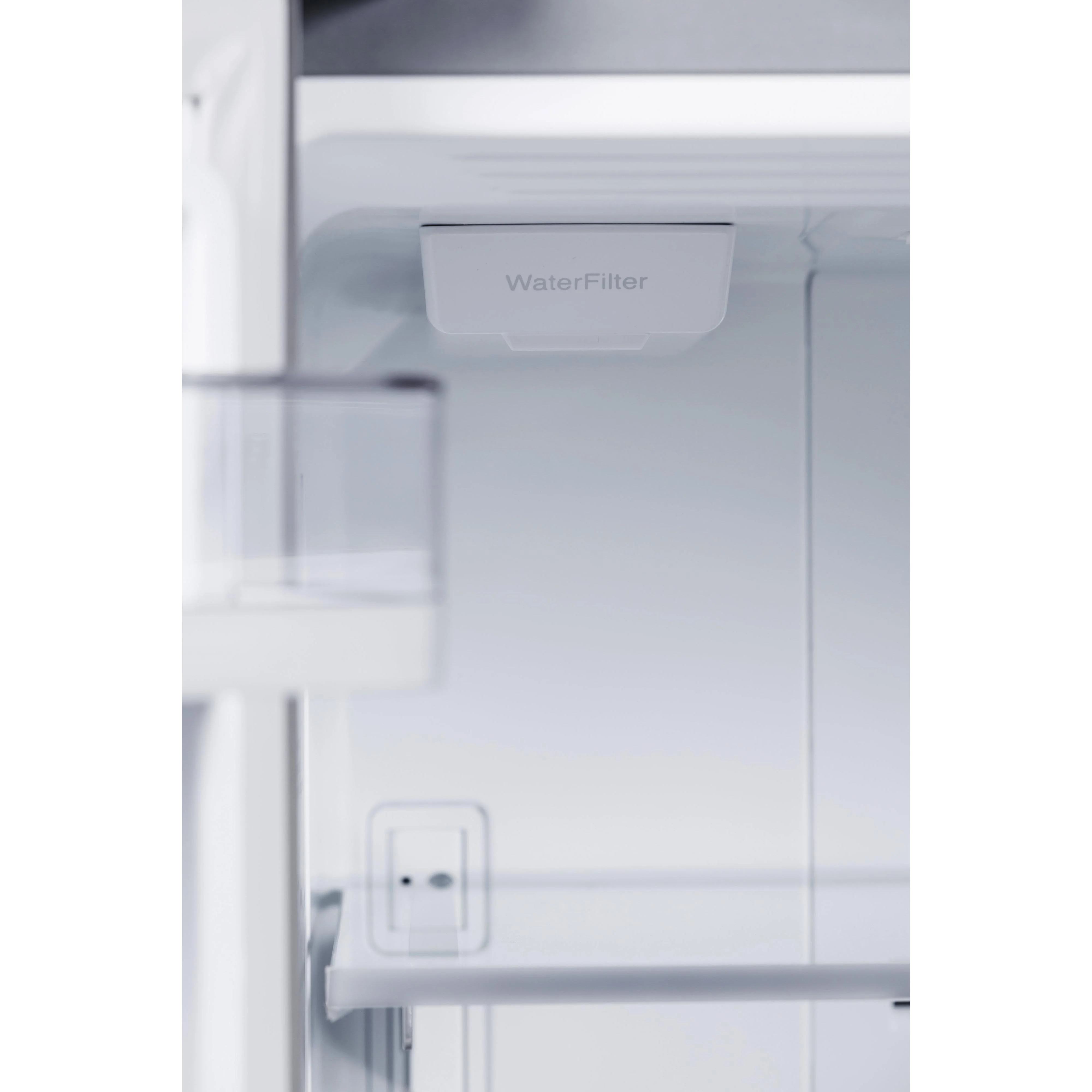 Germain Larivière Réfrigérateur trois portes avec porte à deux battants à profondeur de comptoir de 36 po., 19.86 pi.cu. avec distributeur d'eau BLOMBERG BRFD2230XSS - Vente finale - Modèle de plancher - Vendu tel quel - Image 8