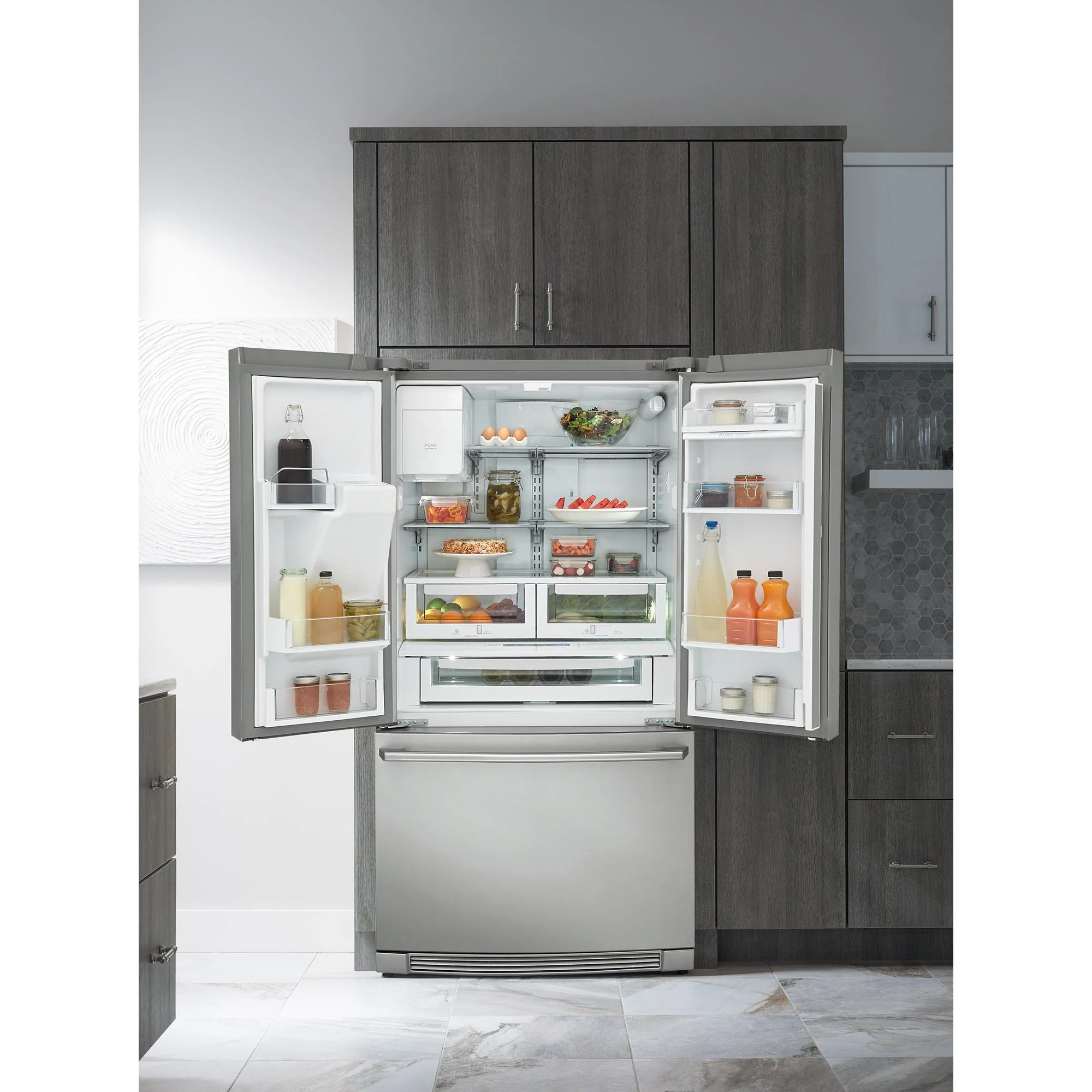 Germain Larivière Réfrigérateur trois portes avec porte à deux battants à profondeur de comptoir de 36 po, 21.5 pi cu avec commandes Wave-Touch® Electrolux EW23BC87SS- Vente finale - Modèle de plancher - Vendu tel quel - Image 6