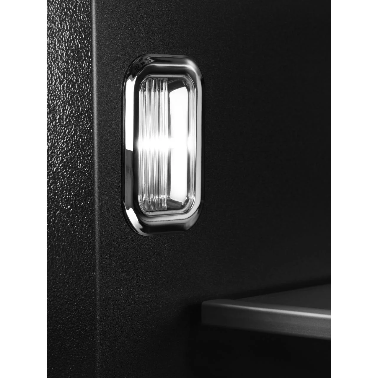 JennAir Réfrigérateur à congélateur inférieur intégré de 36 po, 20,9 pi.cu. avec Intérieur noir obsidienne JB36NXFXRE - Image 7