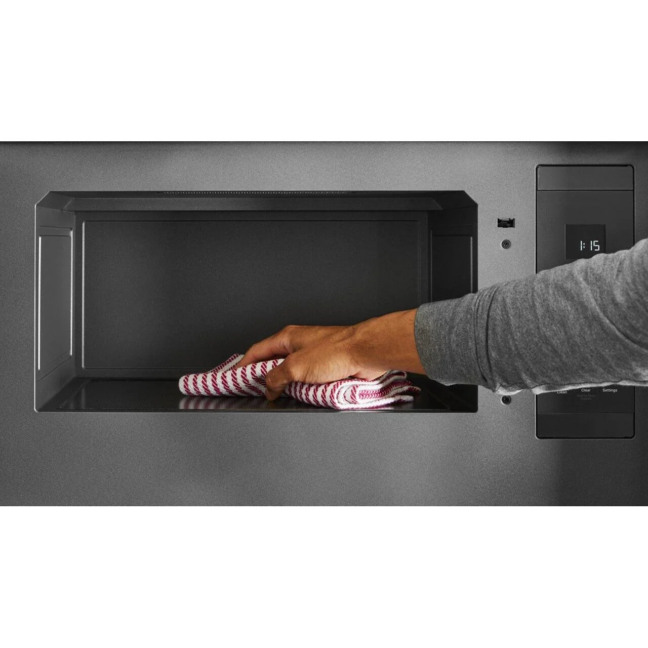 KitchenAid Four à micro-ondes à hotte intégrée de 30 po YKMMF330PPS - Image 11