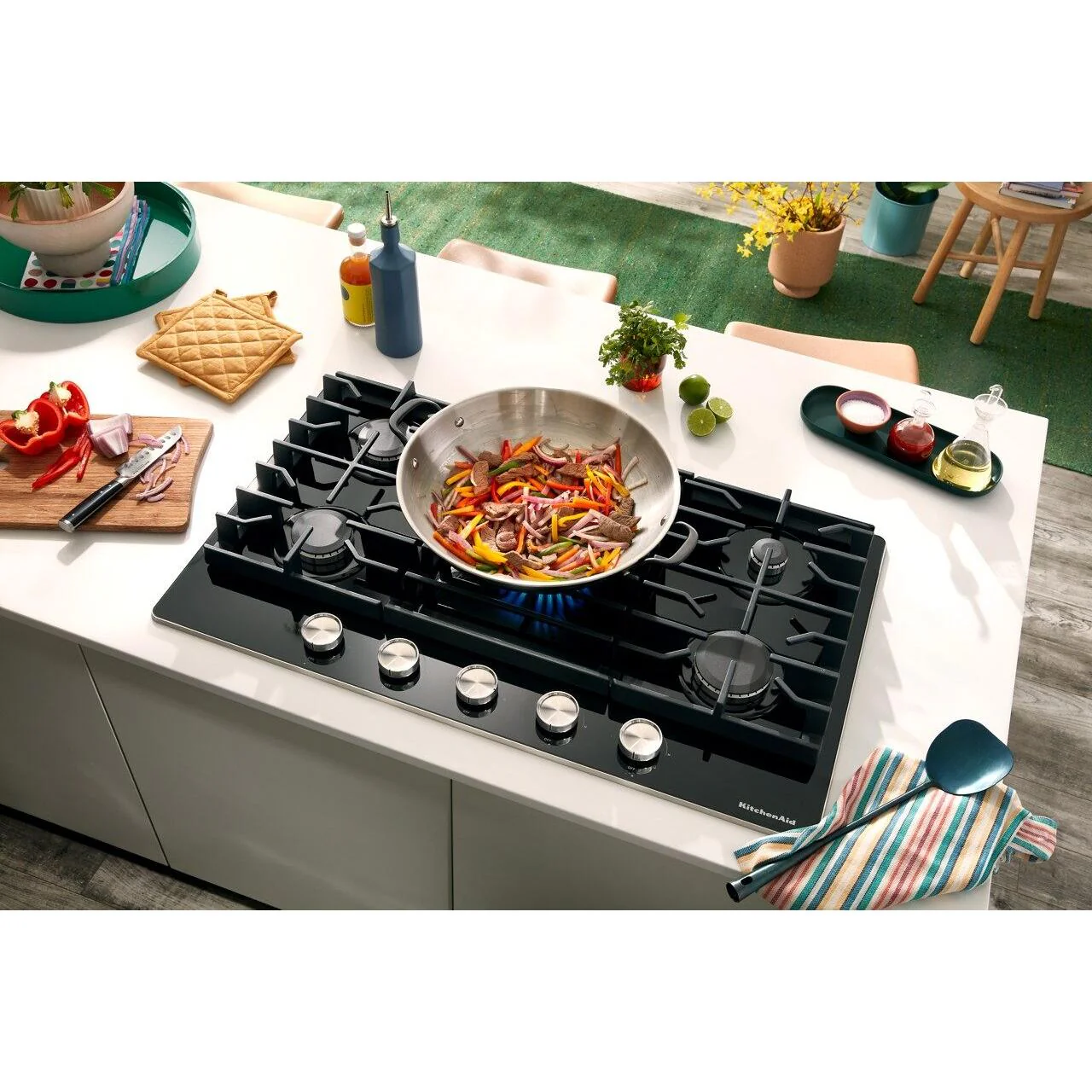 KitchenAid Table de cuisson encastrée à gaz de 36 pouces avec 5 brûleurs KCGG536PBL - Image 17