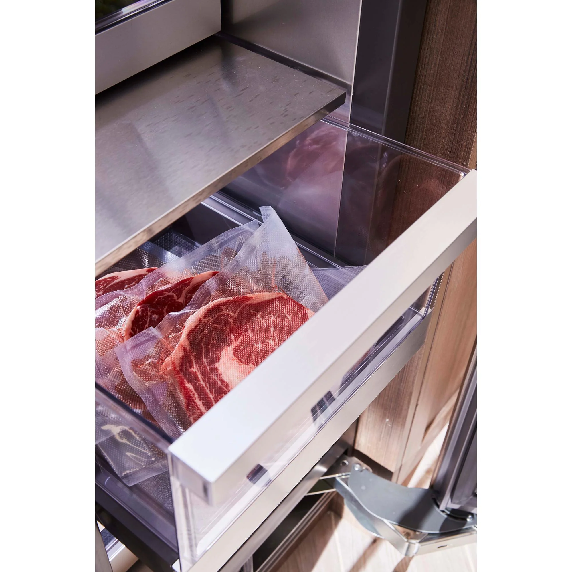 Signature Kitchen Suite Congélateur vertical de 9,6 pi.cu. avec commande SmartThinQ™ SKSCF1801P - Image 4