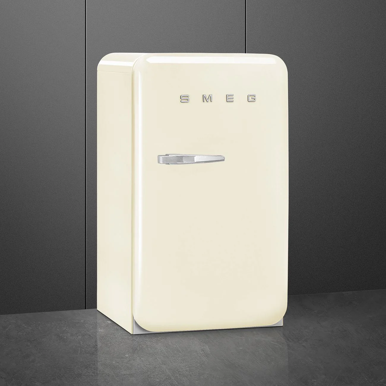Smeg Réfrigérateur compacte de 22 po, 4.48 pi cu - Image 13