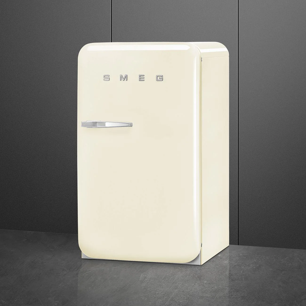 Smeg Réfrigérateur compacte de 22 po, 4.48 pi cu - Image 17