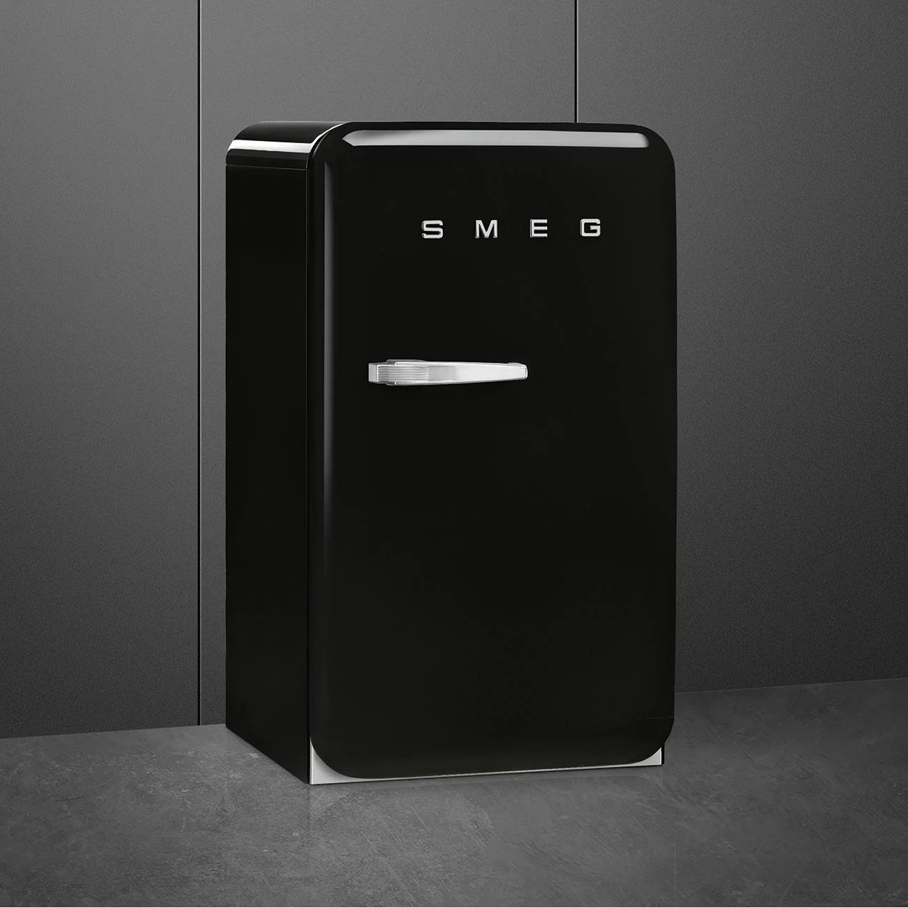 Smeg Réfrigérateur compacte de 22 po, 4.48 pi cu - Image 2