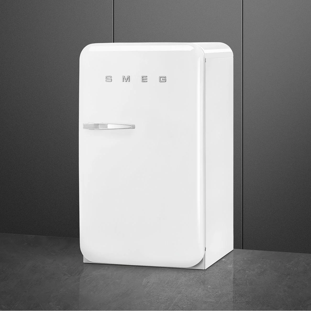 Smeg Réfrigérateur compacte de 22 po, 4.48 pi cu FAB10URWH3 - Image 3