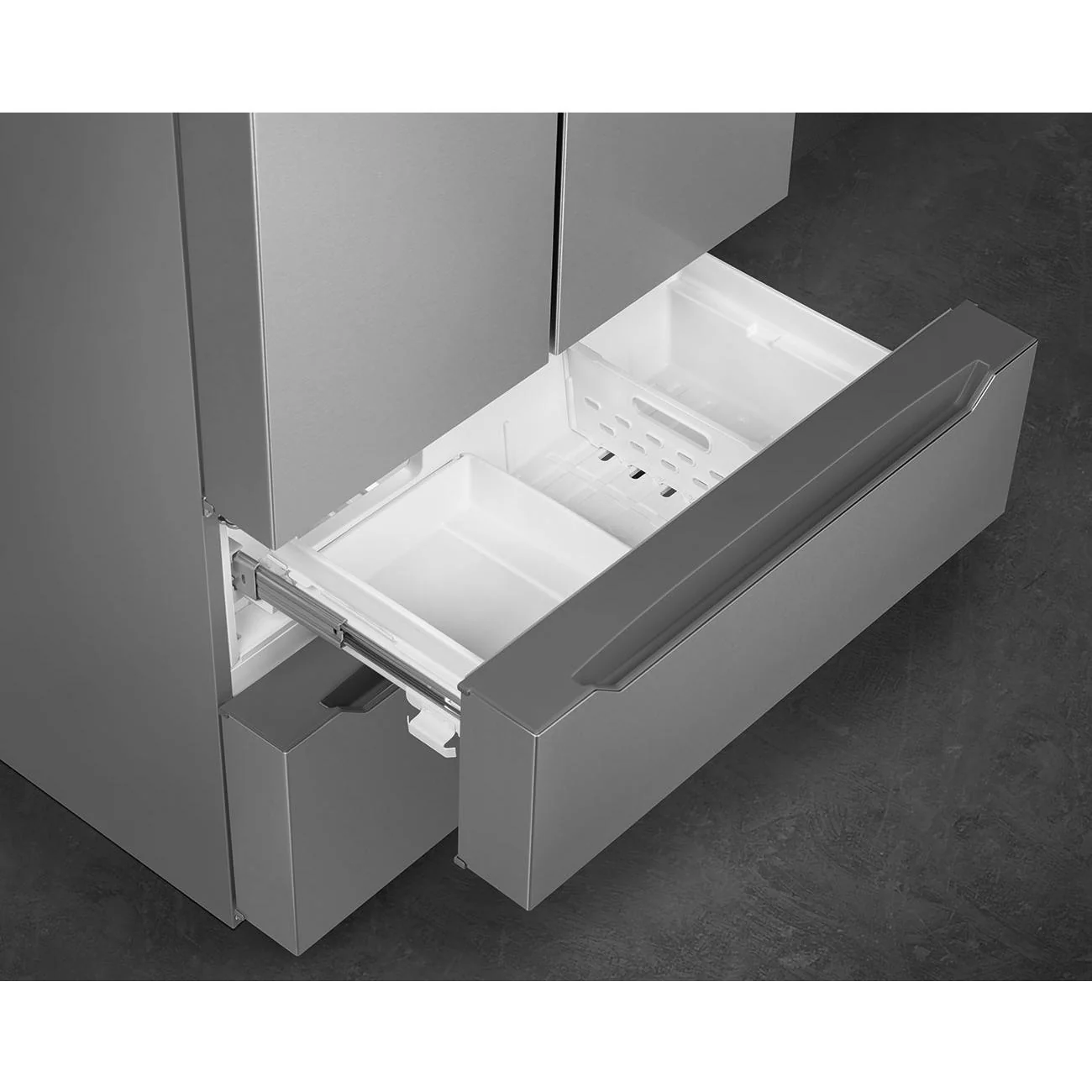 Smeg Réfrigérateur quatre portes avec porte à deux battants de 35 po, 22,46 pi cu, avec machine à glaçons FQ55UFX - Image 6