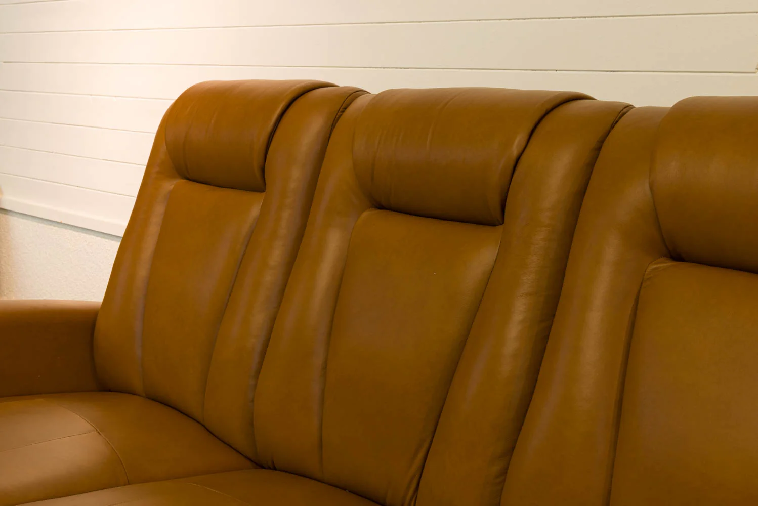 Sofa inclinable - VENTE FINALE - MODÈLE DE PLANCHER ST-HYACINTHE - VENDU TEL QUEL - Image 3
