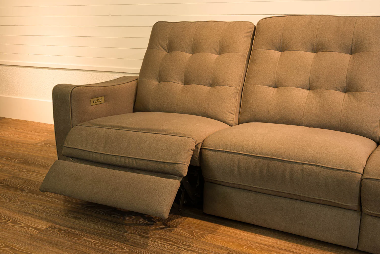 Sofa inclinable - VENTE FINALE - MODÈLE DE PLANCHER ST-HYACINTHE - VENDU TEL QUEL - Image 3