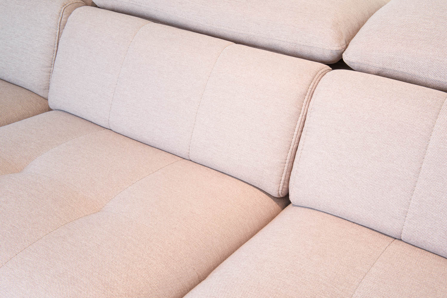 Sofa sectionnel - VENTE FINALE - MODÈLE DE PLANCHER ST-HYACINTHE - VENDU TEL QUEL - Image 3