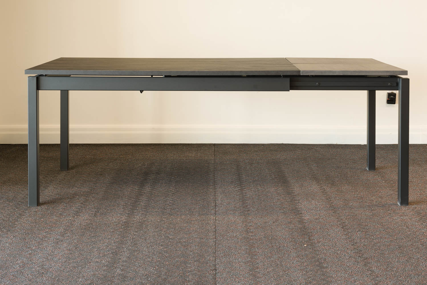 Table de Salle à manger en Merisier - VENTE FINALE - MODÈLE DE PLANCHER BROSSARD - VENDU TEL QUEL - - Image 2